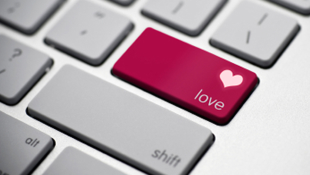 header_image_Dos-and-Don_ts-of-a-Relationship-on-Social_Media-fashion-fustany-living-love-and-relationships