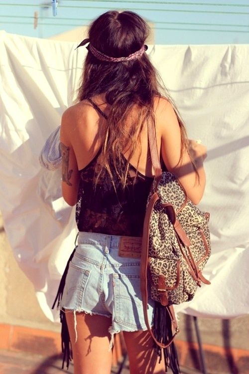 What to Wear to a Music Festival — bows & sequins