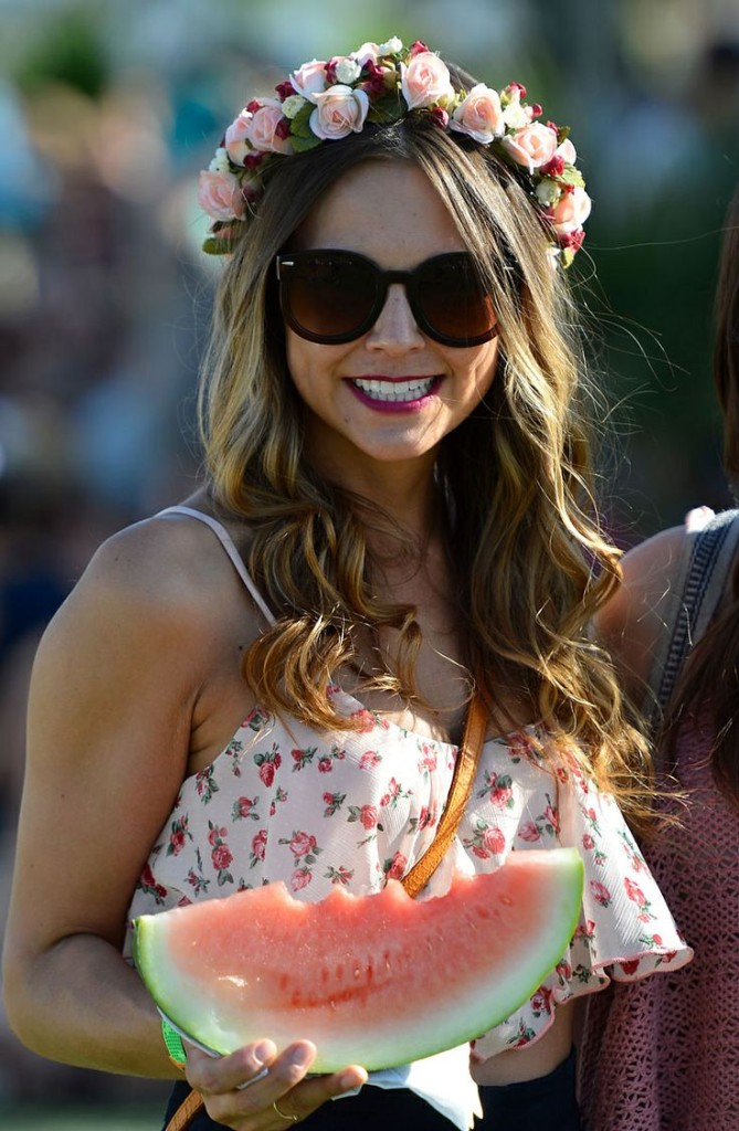 What to Wear to a Music Festival — bows & sequins