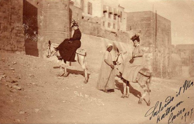 Tourists in 1907 via
