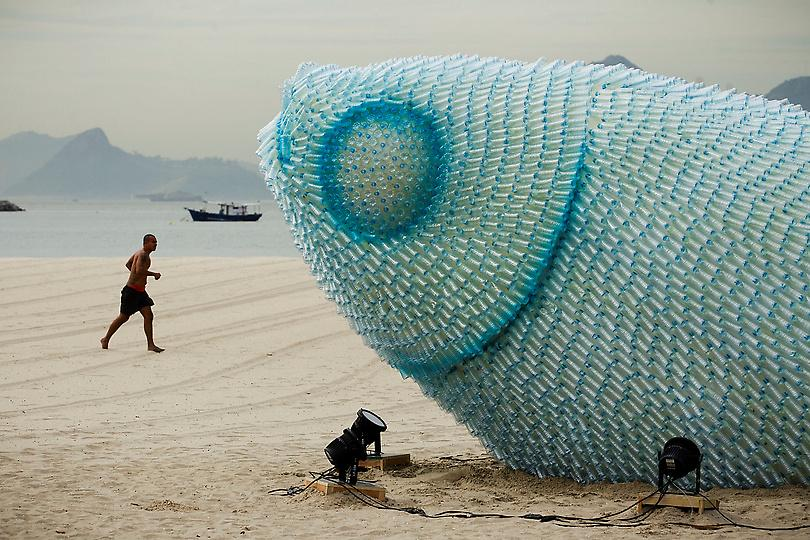 Plastic bottle fish sculptures in Rio de Janeiro, Brazil. (Via)