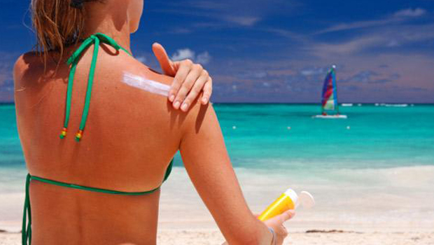 header_image_Article_Main_-_Fustany_-_Beauty_-_Skincare_-_7_Ways_to_Treat_a_Sunburn