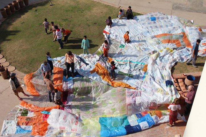 Building a solar balloon made completely out of reused plastic bags (Via)