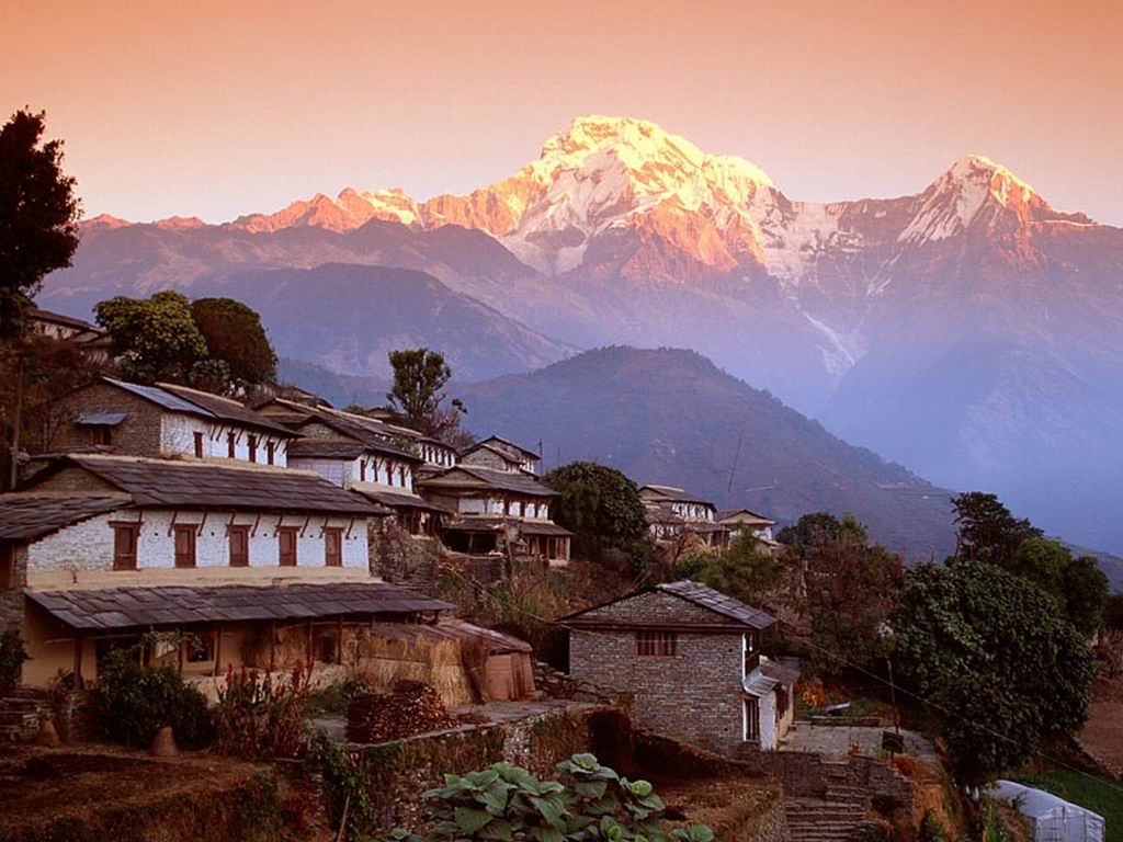 Ghandrung-Village-and-Annapurna-South-Nepal-Himalaya