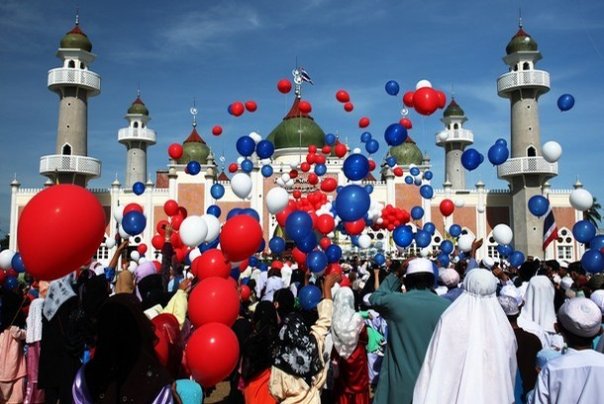 28 Incredible Photos of Muslims Celebrating Eid Around the World