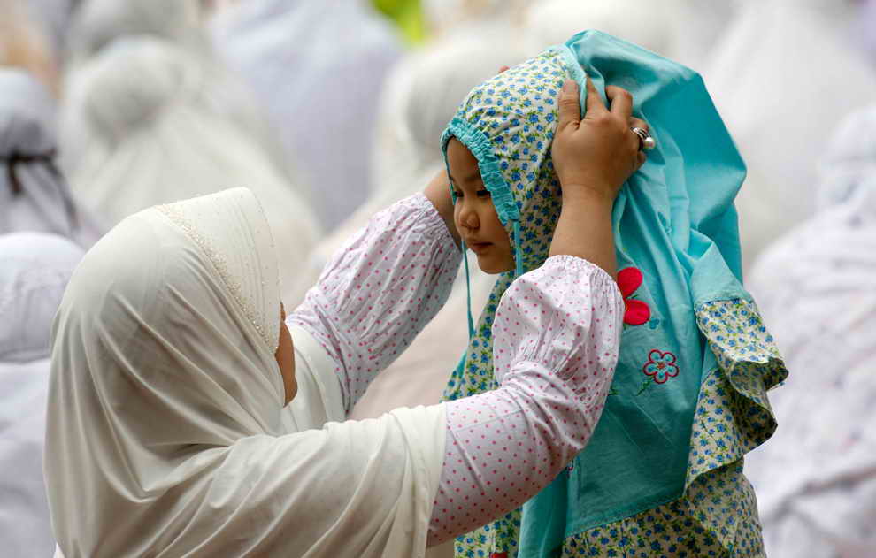 28 Incredible Photos of Muslims Celebrating Eid Around the 