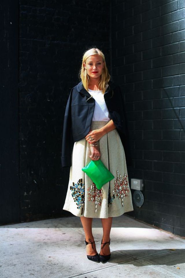 large_101_Different_Ways_to_Wear_a_White_T-shirt-23
