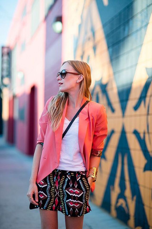 large_101_Different_Ways_to_Wear_a_White_T-shirt-28