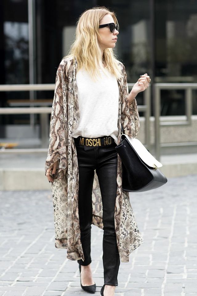 large_101_Different_Ways_to_Wear_a_White_T-shirt-29