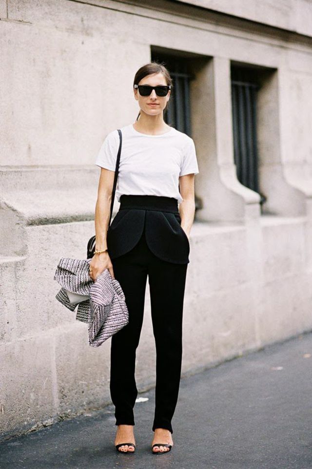 large_101_Different_Ways_to_Wear_a_White_T-shirt-31