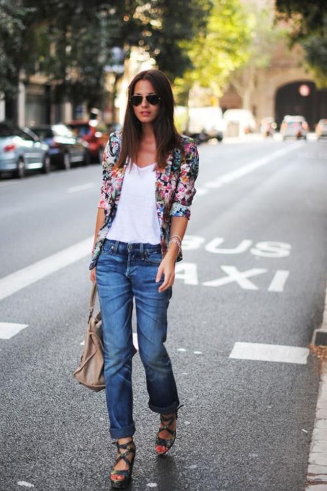 large_101_Different_Ways_to_Wear_a_White_T-shirt-40