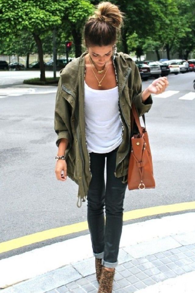 large_101_Different_Ways_to_Wear_a_White_T-shirt-41