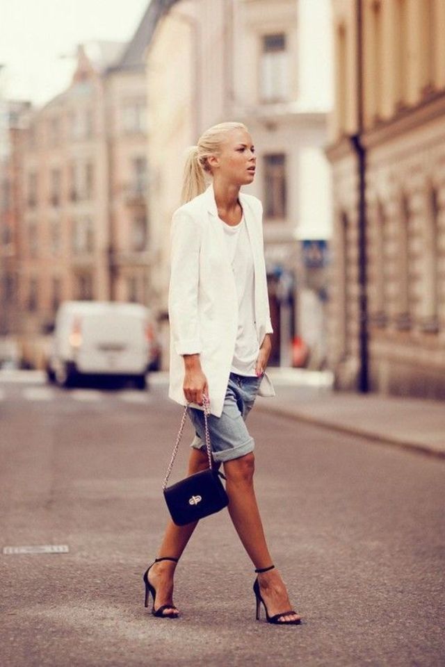 large_101_Different_Ways_to_Wear_a_White_T-shirt-43