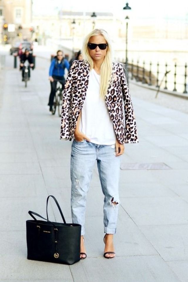 large_101_Different_Ways_to_Wear_a_White_T-shirt-49