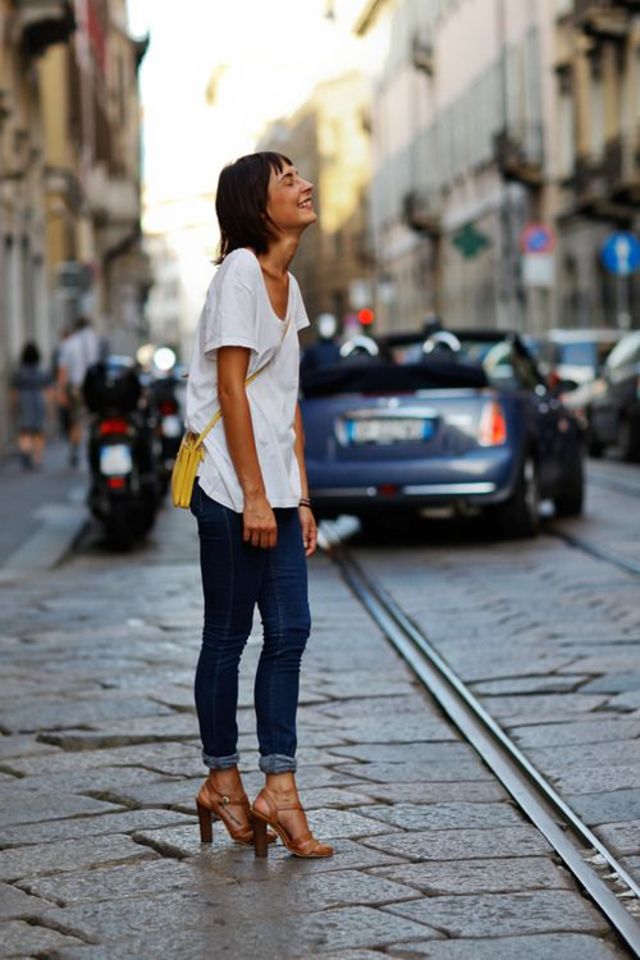 large_101_Different_Ways_to_Wear_a_White_T-shirt-61