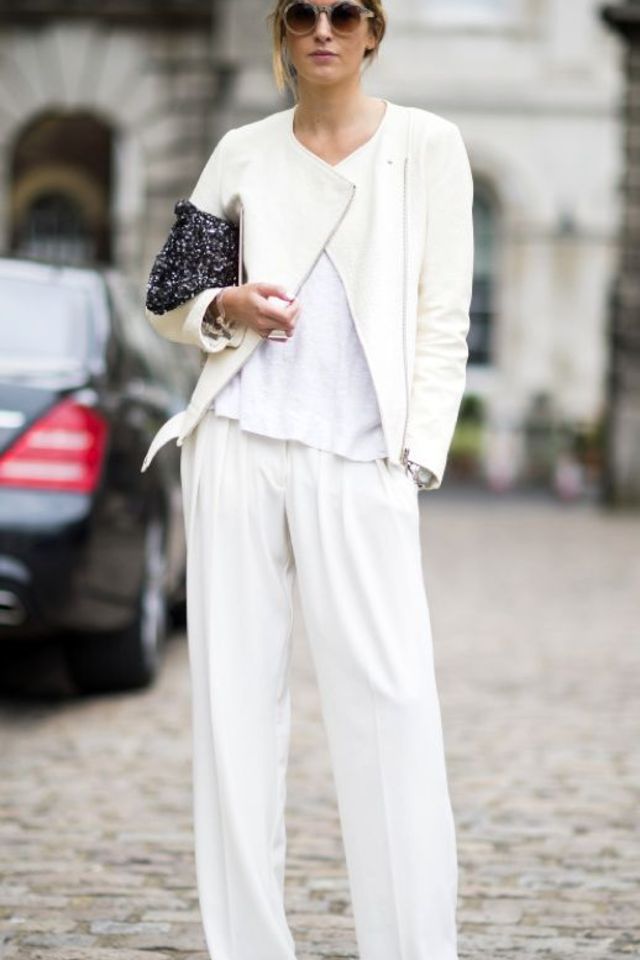 large_101_Different_Ways_to_Wear_a_White_T-shirt-7