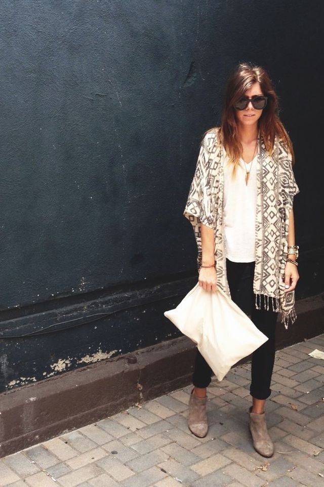 large_101_Different_Ways_to_Wear_a_White_T-shirt-84