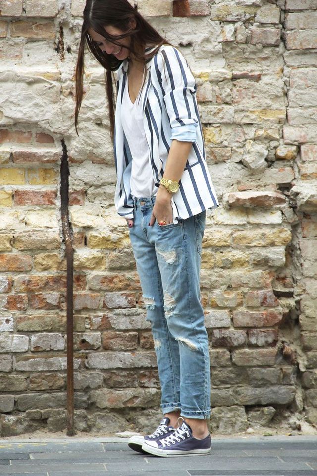 large_101_Different_Ways_to_Wear_a_White_T-shirt-85