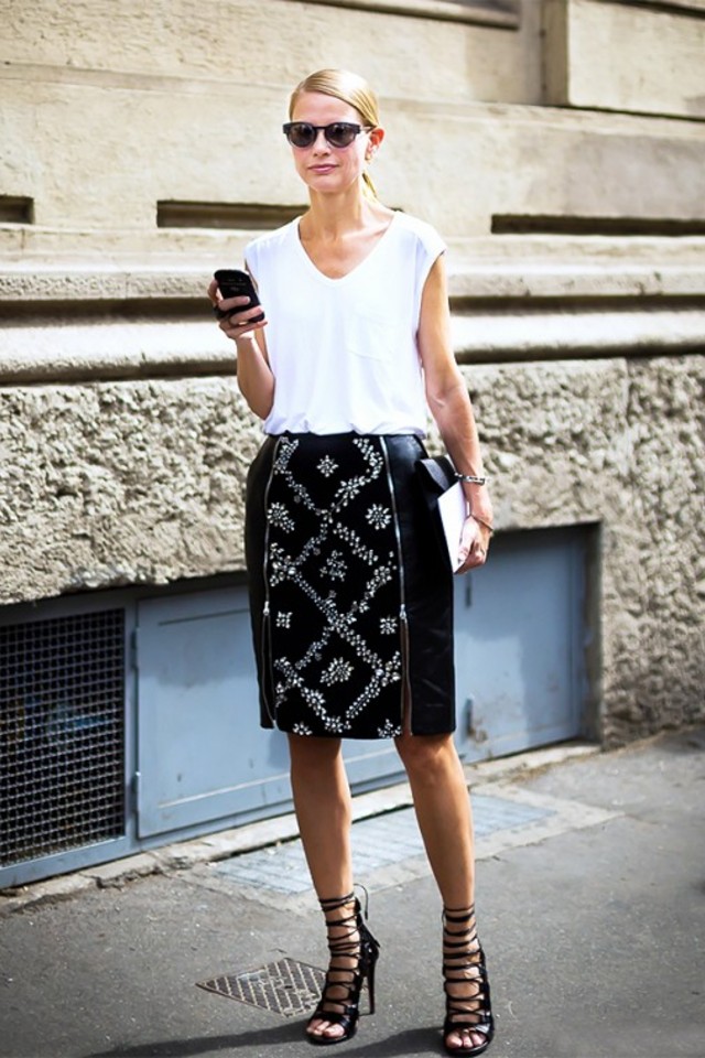 large_101_Different_Ways_to_Wear_a_White_T-shirt-97
