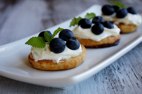 Fresh-Blueberry-Bruschetta