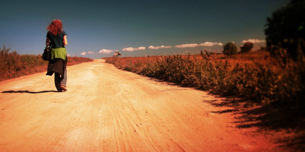Woman-Traveling-Alone-1-1000x500