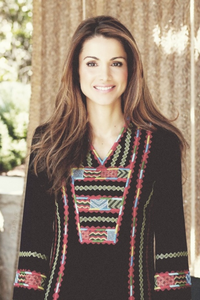 large_Fustany-Celebrity_Style-Queen_Rania_s_Most_Stylish_Moments-15