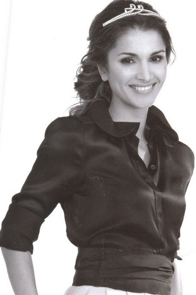 large_Fustany-Celebrity_Style-Queen_Rania_s_Most_Stylish_Moments-2