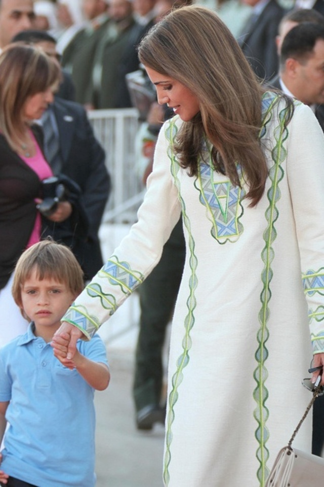 large_Fustany-Celebrity_Style-Queen_Rania_s_Most_Stylish_Moments-24