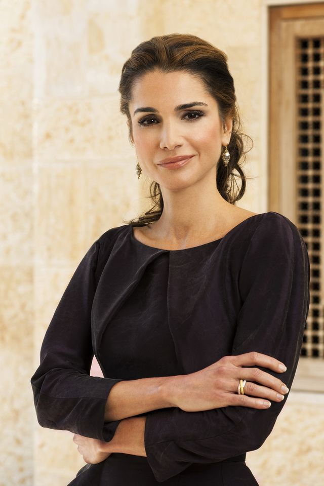 large_Fustany-Celebrity_Style-Queen_Rania_s_Most_Stylish_Moments-25