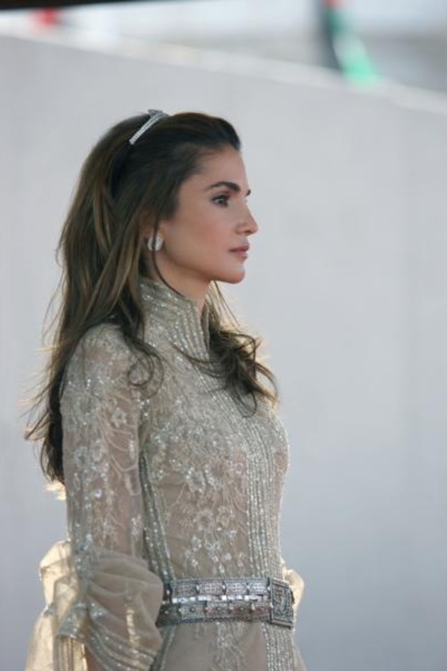 large_Fustany-Celebrity_Style-Queen_Rania_s_Most_Stylish_Moments-28