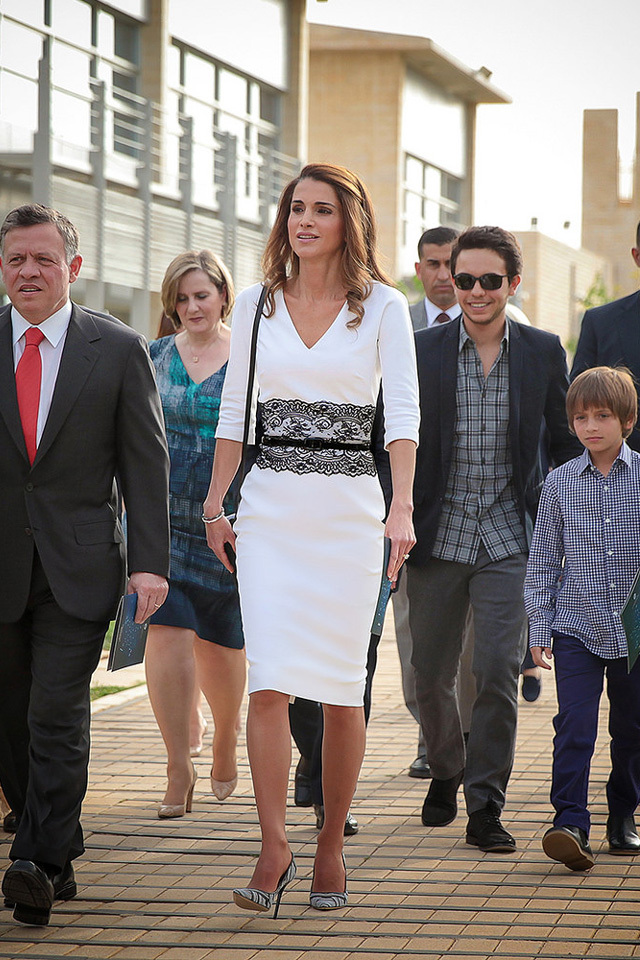 large_Fustany-Celebrity_Style-Queen_Rania_s_Most_Stylish_Moments-29