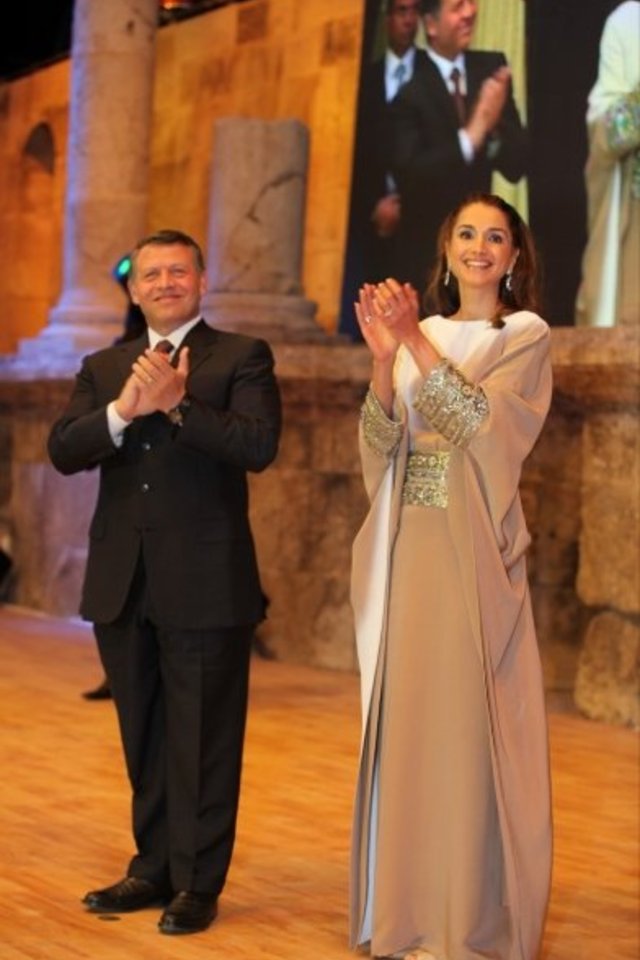 large_Fustany-Celebrity_Style-Queen_Rania_s_Most_Stylish_Moments-32