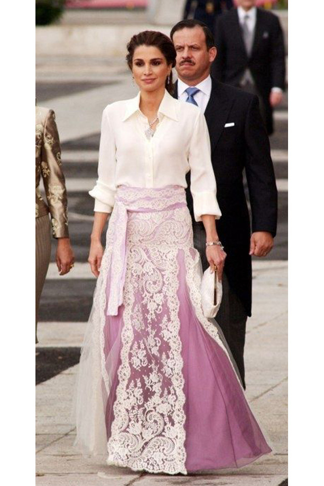 large_Fustany-Celebrity_Style-Queen_Rania_s_Most_Stylish_Moments-41