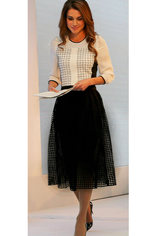 large_Fustany-Celebrity_Style-Queen_Rania_s_Most_Stylish_Moments-42