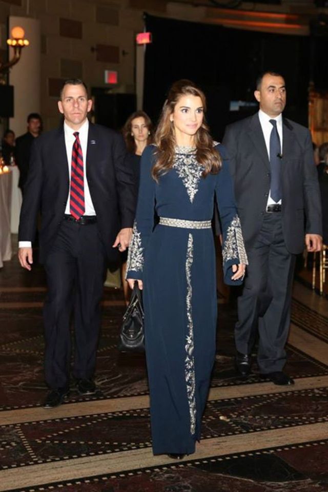 large_Fustany-Celebrity_Style-Queen_Rania_s_Most_Stylish_Moments-43