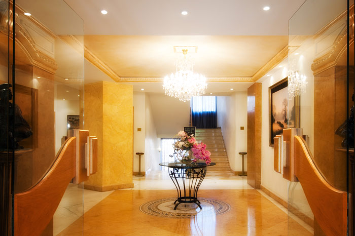 Lobby-Entrance
