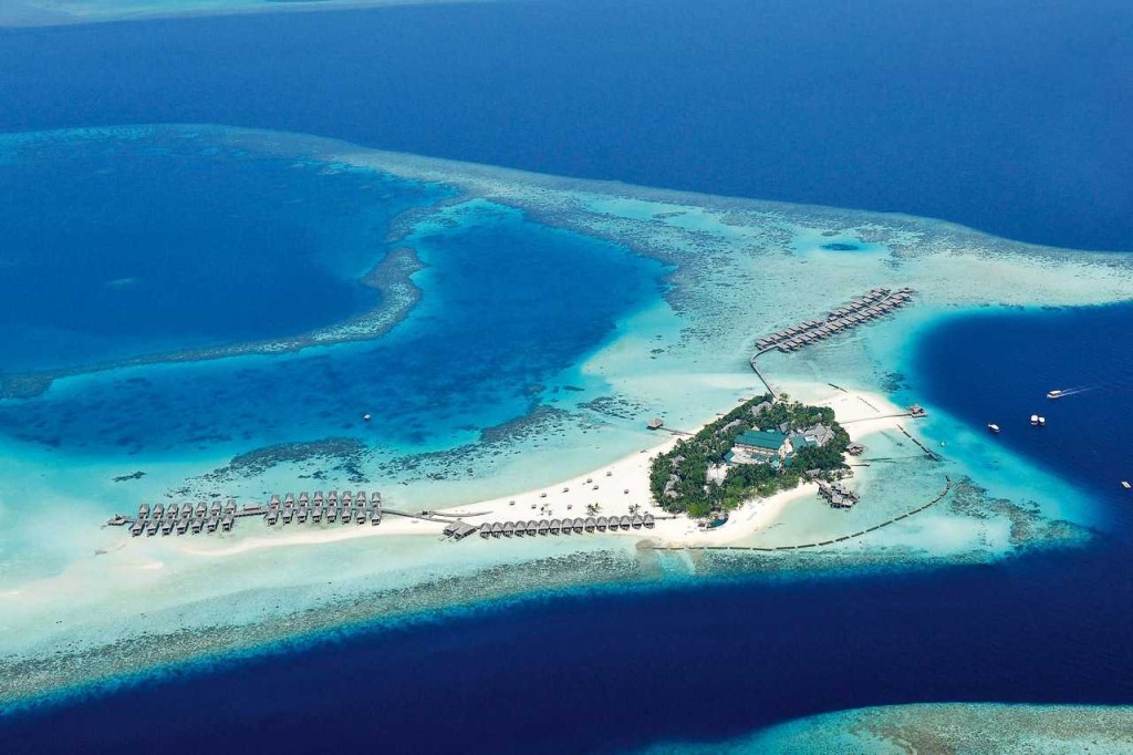 Constance-Moofushi-Resort-in-Maldives