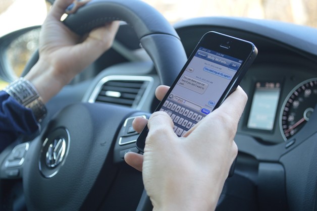 texting-while-driving-628