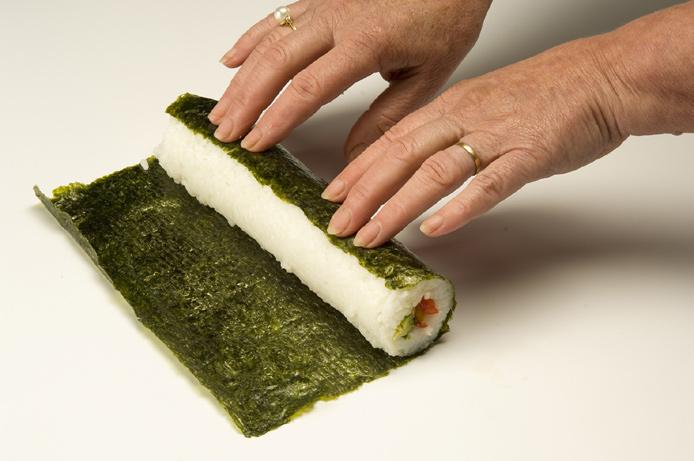 Sushi Bazooka blasts out sushi rolls with plunger power - CNET