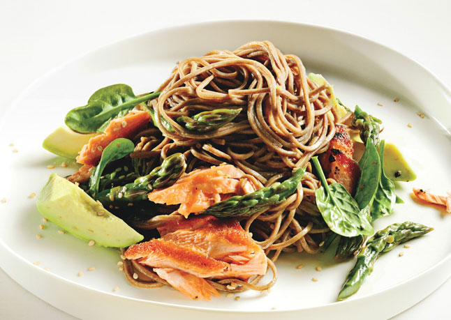 soba-noodle-salad-with-salmon-and-asparagus-646