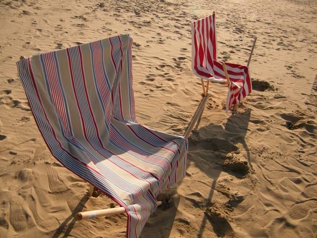 sand-beach-chair-design-1.JPG.650x0_q70_crop-smart