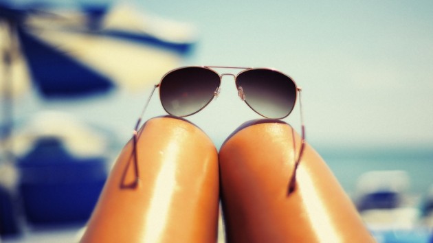 tanning-on-the-beach-tumblr-lssbibs5