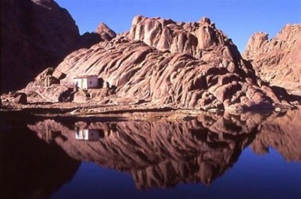 05Lake_0n_Mount_Sinai_Egypt1_medium-610x404