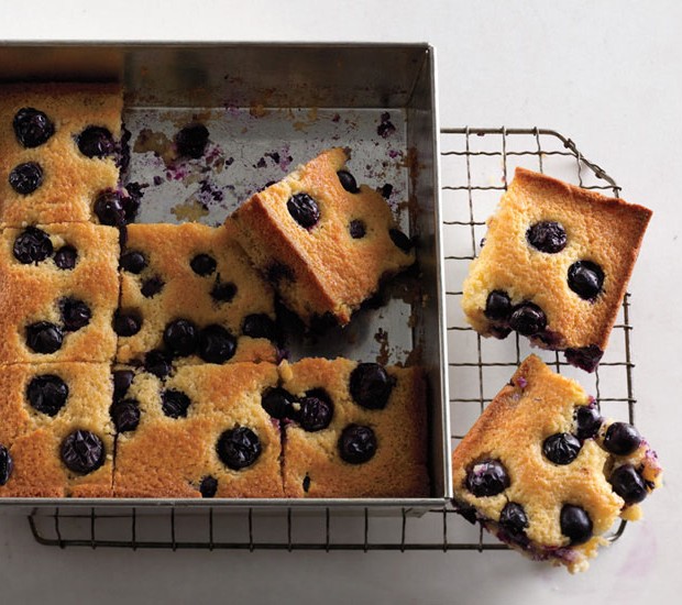 concord-grape-cornmeal-cake-646-620x550