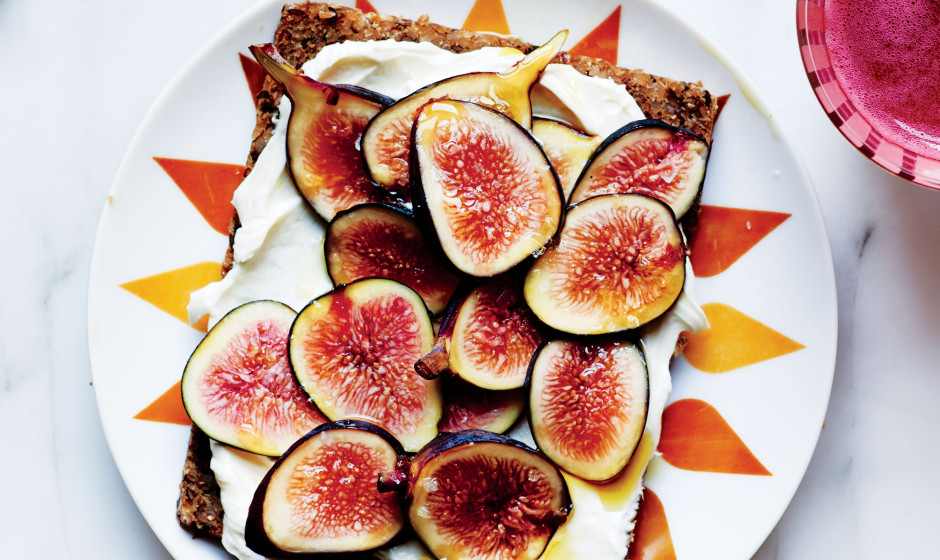 sweet-and-salty-figs-toast-940x560