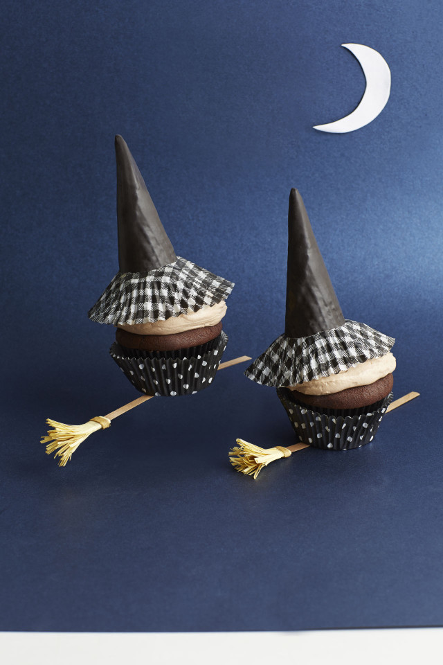 54f4a4de70715_-_fall-treats-chocolate-pumpkin-witch-cupcakes-1014