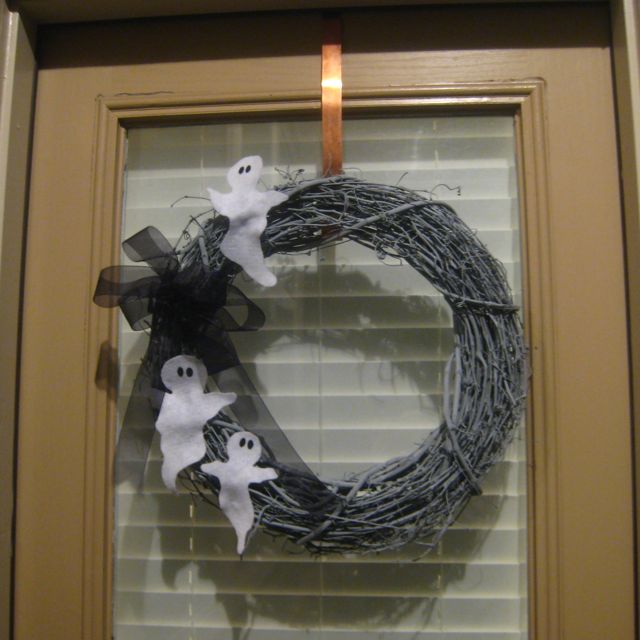 halloween-ghost-wreath-10