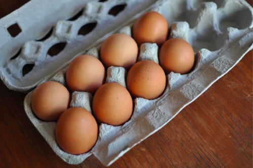 03272012-199099-eggs-in-carton