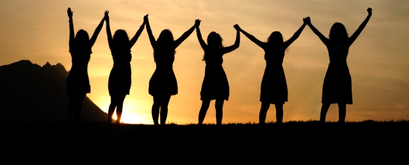 Women-holding-hands1