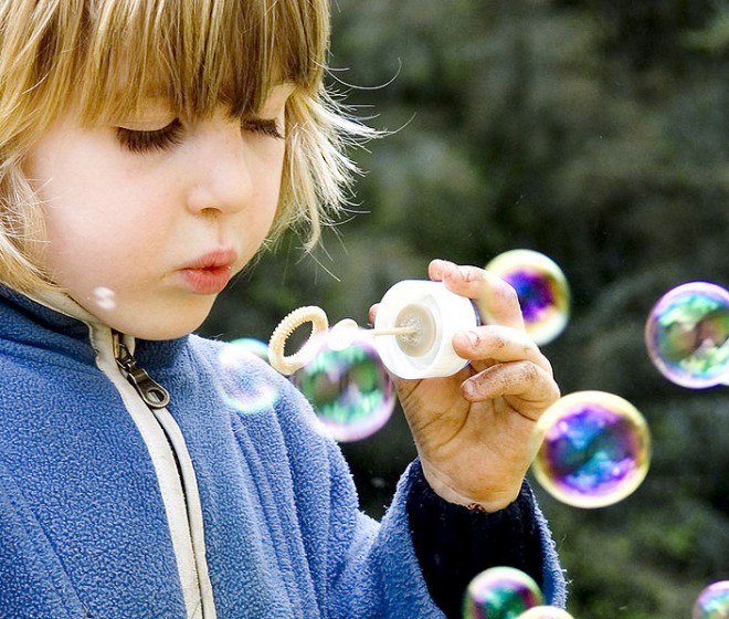 child-with-bubbles-660x560